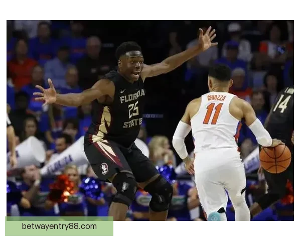 巴雷特在抢篮板时被锡安撞伤肩膀 已返回更衣室接受治疗